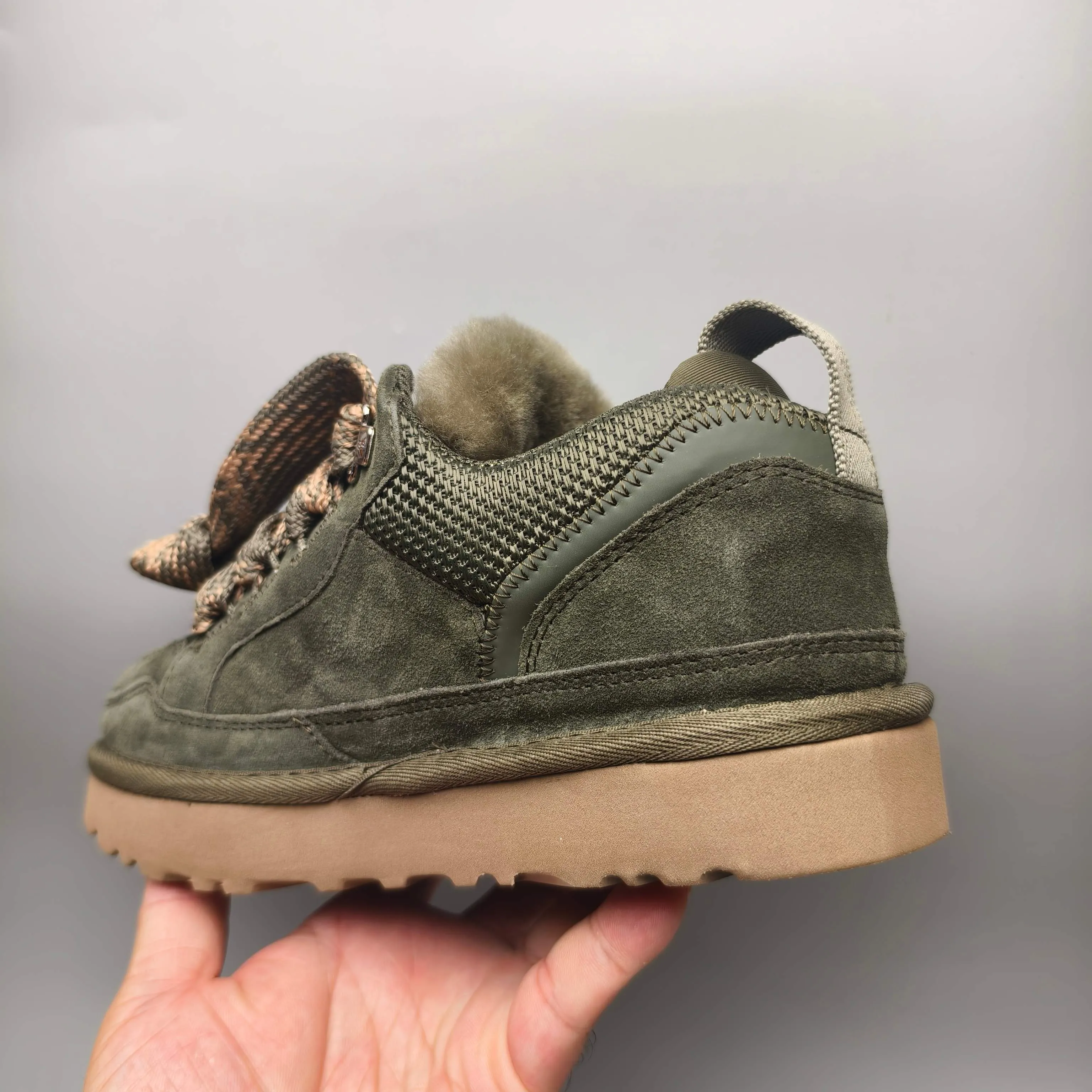 💰640 UGG sheepskin all-in-one snow boots 4032 couple mesh sports and leisure style color: sand black chestnut gray walnut antelope brown white code number: 35-45?
